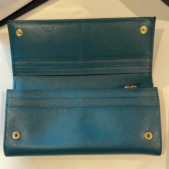 PRADA Large Saffiano Leather Wallet - Picture 6 of 8